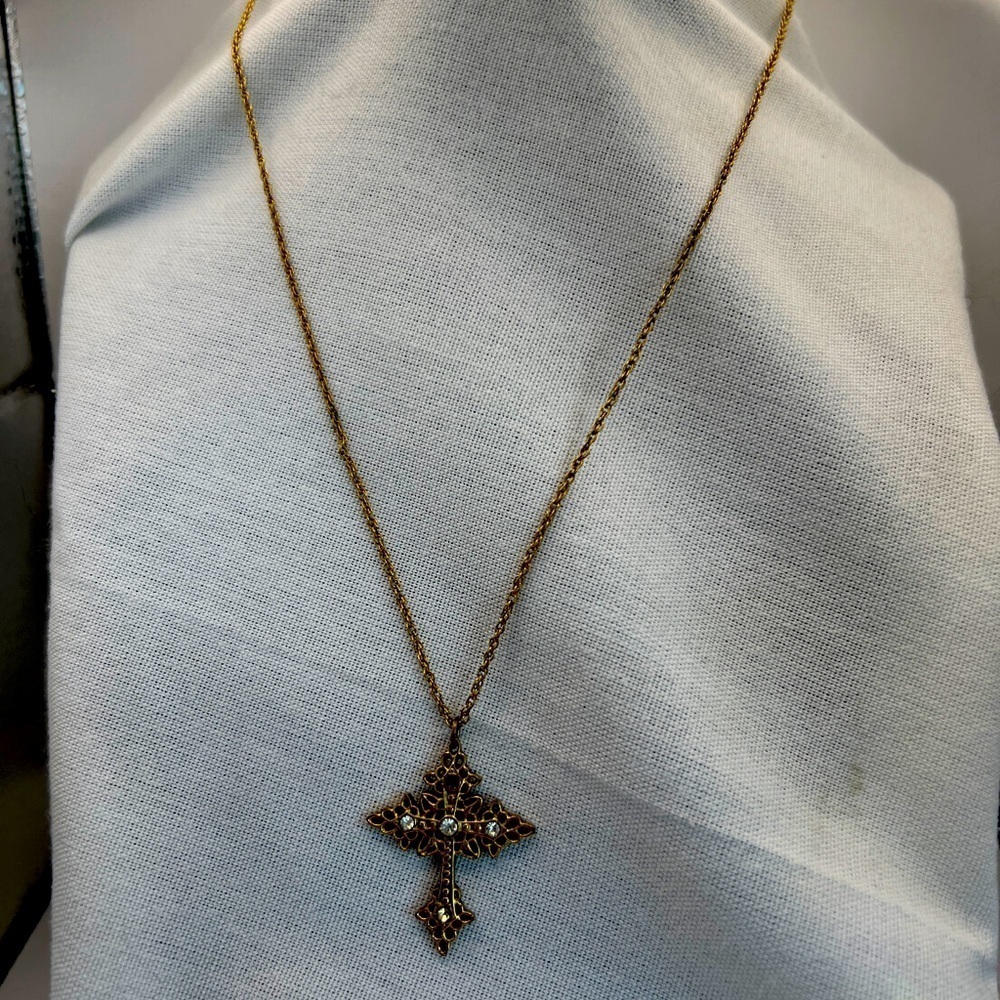 1928 Cross pendant and gold tone chain